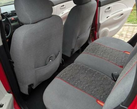 Красный Киа Пиканто, объемом двигателя 1.1 л и пробегом 200 тыс. км за 4500 $, фото 1 на Automoto.ua