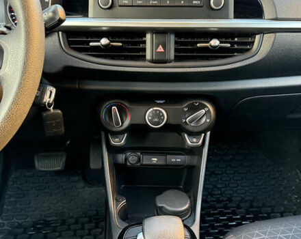 Красный Киа Пиканто, объемом двигателя 1 л и пробегом 12 тыс. км за 14768 $, фото 5 на Automoto.ua