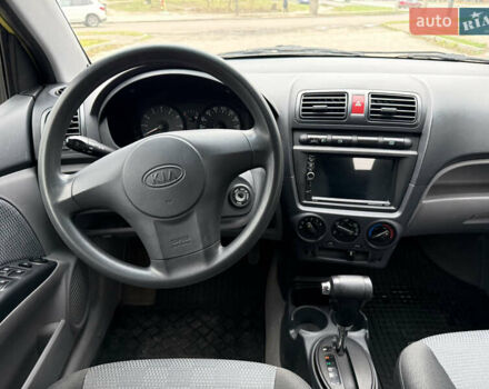 Желтый Киа Пиканто, объемом двигателя 1.1 л и пробегом 134 тыс. км за 5450 $, фото 20 на Automoto.ua