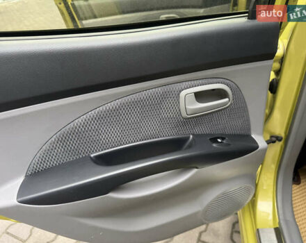 Жовтий Кіа Піканто, об'ємом двигуна 1.1 л та пробігом 120 тис. км за 5100 $, фото 25 на Automoto.ua