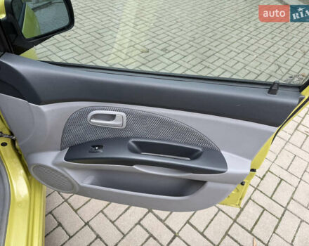 Желтый Киа Пиканто, объемом двигателя 1.1 л и пробегом 134 тыс. км за 5450 $, фото 16 на Automoto.ua