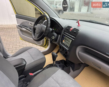 Жовтий Кіа Піканто, об'ємом двигуна 1.1 л та пробігом 120 тис. км за 5100 $, фото 23 на Automoto.ua