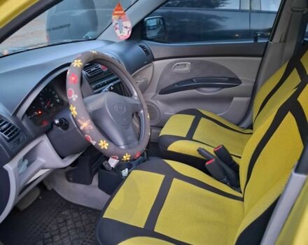 Желтый Киа Пиканто, объемом двигателя 1.1 л и пробегом 134 тыс. км за 4400 $, фото 4 на Automoto.ua