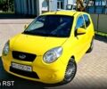 Желтый Киа Пиканто, объемом двигателя 1.1 л и пробегом 209 тыс. км за 4200 $, фото 1 на Automoto.ua