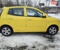Желтый Киа Пиканто, объемом двигателя 1.1 л и пробегом 154 тыс. км за 4500 $, фото 3 на Automoto.ua
