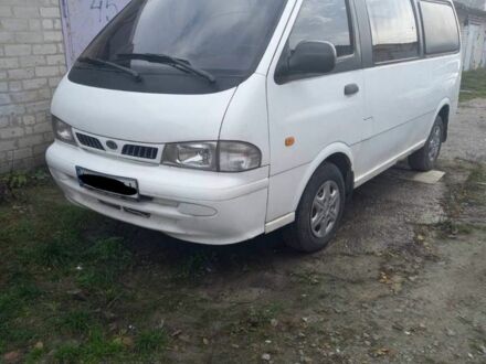 Белый Киа Преджио, объемом двигателя 2.5 л и пробегом 200 тыс. км за 1600 $, фото 1 на Automoto.ua