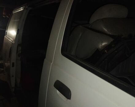 Белый Киа Преджио, объемом двигателя 2.5 л и пробегом 170 тыс. км за 2000 $, фото 1 на Automoto.ua