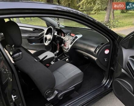 Чорний Кіа Про Сід, об'ємом двигуна 1.58 л та пробігом 185 тис. км за 5900 $, фото 15 на Automoto.ua