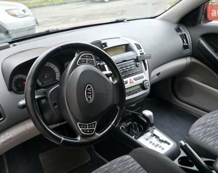 Красный Киа Про Сид, объемом двигателя 2 л и пробегом 221 тыс. км за 7400 $, фото 16 на Automoto.ua