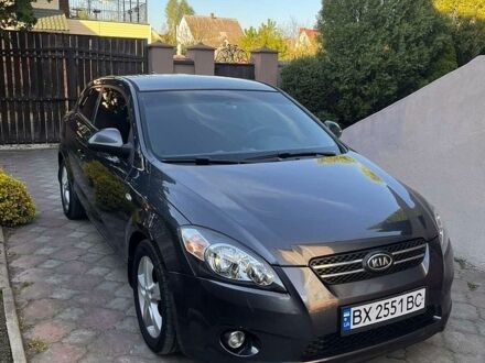 Серый Киа Про Сид, объемом двигателя 1.6 л и пробегом 153 тыс. км за 7300 $, фото 1 на Automoto.ua
