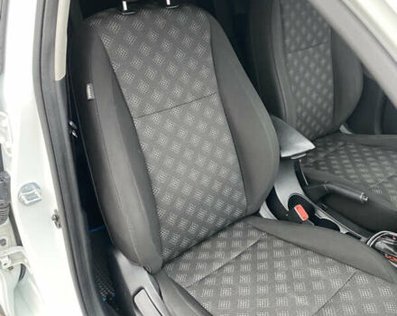 Білий Кіа Rio X-Line, об'ємом двигуна 1.6 л та пробігом 82 тис. км за 16999 $, фото 23 на Automoto.ua