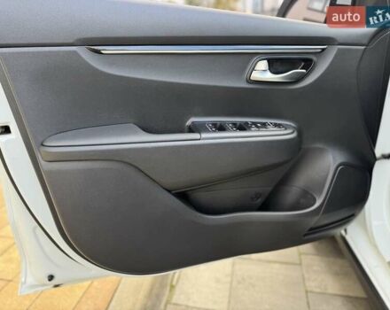 Белый Киа Rio X-Line, объемом двигателя 1.59 л и пробегом 35 тыс. км за 16500 $, фото 33 на Automoto.ua