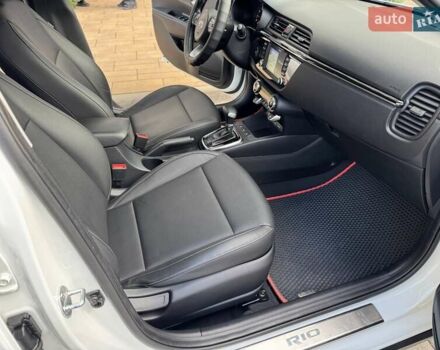 Белый Киа Rio X-Line, объемом двигателя 1.59 л и пробегом 35 тыс. км за 16500 $, фото 51 на Automoto.ua