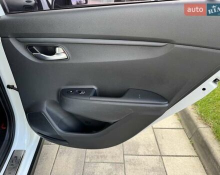 Белый Киа Rio X-Line, объемом двигателя 1.59 л и пробегом 36 тыс. км за 16500 $, фото 21 на Automoto.ua