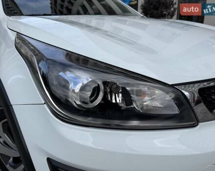 Белый Киа Rio X-Line, объемом двигателя 1.59 л и пробегом 35 тыс. км за 16500 $, фото 23 на Automoto.ua