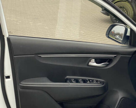 Білий Кіа Rio X-Line, об'ємом двигуна 1.6 л та пробігом 82 тис. км за 16999 $, фото 17 на Automoto.ua