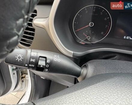 Белый Киа Rio X-Line, объемом двигателя 1.6 л и пробегом 6 тыс. км за 19900 $, фото 50 на Automoto.ua