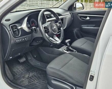 Білий Кіа Rio X-Line, об'ємом двигуна 1.59 л та пробігом 87 тис. км за 17500 $, фото 27 на Automoto.ua