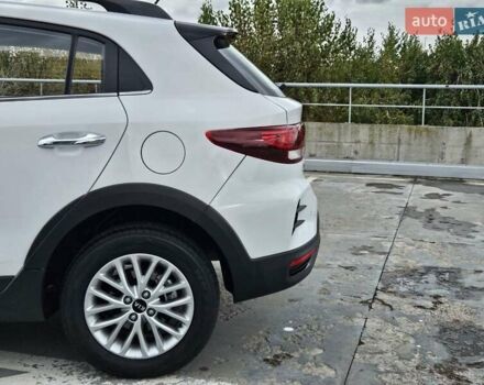 Білий Кіа Rio X-Line, об'ємом двигуна 1.59 л та пробігом 87 тис. км за 17500 $, фото 13 на Automoto.ua