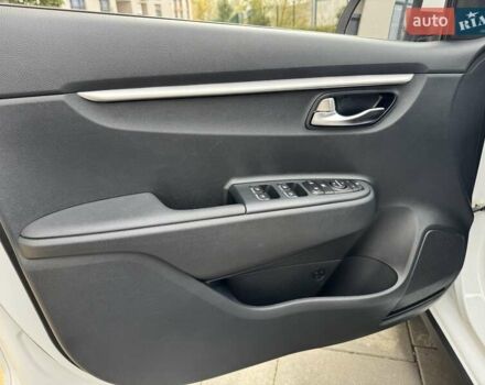 Белый Киа Rio X-Line, объемом двигателя 1.6 л и пробегом 6 тыс. км за 19900 $, фото 49 на Automoto.ua