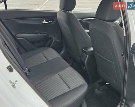 Білий Кіа Rio X-Line, об'ємом двигуна 1.59 л та пробігом 87 тис. км за 17500 $, фото 33 на Automoto.ua