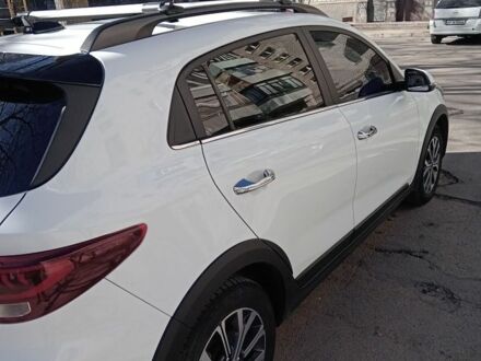 Білий Кіа Rio X-Line, об'ємом двигуна 1.6 л та пробігом 47 тис. км за 18600 $, фото 1 на Automoto.ua