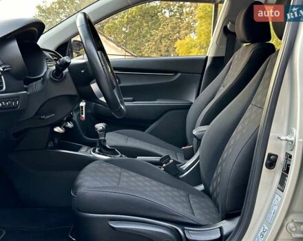 Бежевый Киа Rio X-Line, объемом двигателя 1.6 л и пробегом 39 тыс. км за 16800 $, фото 62 на Automoto.ua