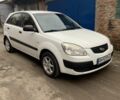 Белый Киа Рио, объемом двигателя 1.4 л и пробегом 310 тыс. км за 4000 $, фото 1 на Automoto.ua
