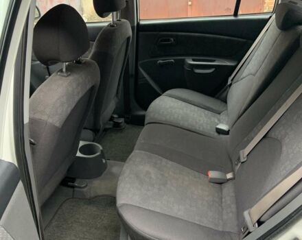 Белый Киа Рио, объемом двигателя 1.4 л и пробегом 310 тыс. км за 4000 $, фото 5 на Automoto.ua