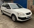 Белый Киа Рио, объемом двигателя 1.4 л и пробегом 295 тыс. км за 4500 $, фото 1 на Automoto.ua