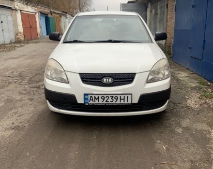 Білий Кіа Ріо, об'ємом двигуна 1.4 л та пробігом 295 тис. км за 4500 $, фото 4 на Automoto.ua