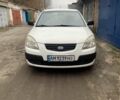 Белый Киа Рио, объемом двигателя 1.4 л и пробегом 310 тыс. км за 4000 $, фото 4 на Automoto.ua