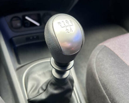 Білий Кіа Ріо, об'ємом двигуна 1.4 л та пробігом 121 тис. км за 4850 $, фото 13 на Automoto.ua