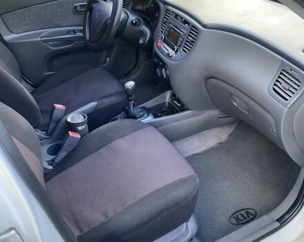 Білий Кіа Ріо, об'ємом двигуна 1.4 л та пробігом 121 тис. км за 4850 $, фото 8 на Automoto.ua