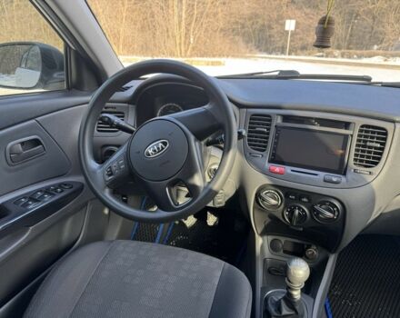 Белый Киа Рио, объемом двигателя 1.4 л и пробегом 150 тыс. км за 4900 $, фото 2 на Automoto.ua