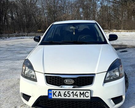 Білий Кіа Ріо, об'ємом двигуна 1.4 л та пробігом 150 тис. км за 4700 $, фото 4 на Automoto.ua