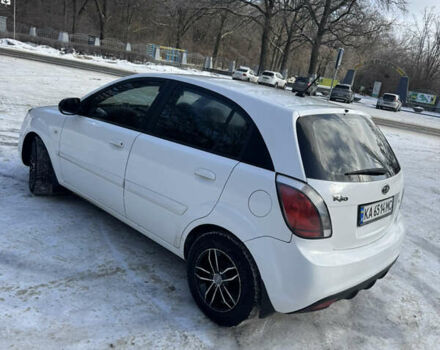 Білий Кіа Ріо, об'ємом двигуна 1.4 л та пробігом 150 тис. км за 4900 $, фото 2 на Automoto.ua