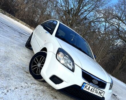 Білий Кіа Ріо, об'ємом двигуна 1.4 л та пробігом 150 тис. км за 4700 $, фото 9 на Automoto.ua
