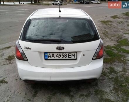 Белый Киа Рио, объемом двигателя 1.4 л и пробегом 100 тыс. км за 4100 $, фото 1 на Automoto.ua