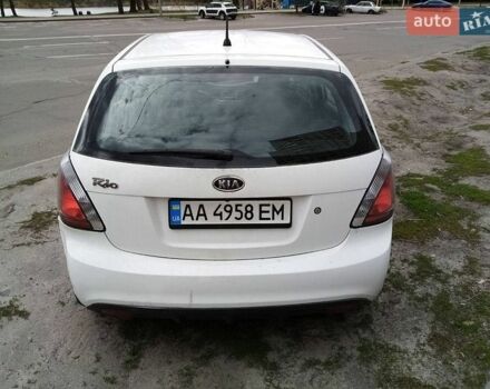 Белый Киа Рио, объемом двигателя 1.4 л и пробегом 100 тыс. км за 5500 $, фото 1 на Automoto.ua