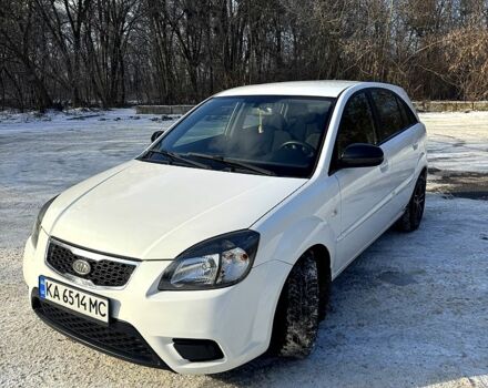 Білий Кіа Ріо, об'ємом двигуна 1.4 л та пробігом 150 тис. км за 4700 $, фото 11 на Automoto.ua