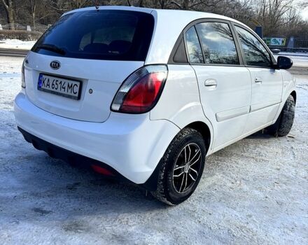 Білий Кіа Ріо, об'ємом двигуна 1.4 л та пробігом 150 тис. км за 4700 $, фото 10 на Automoto.ua