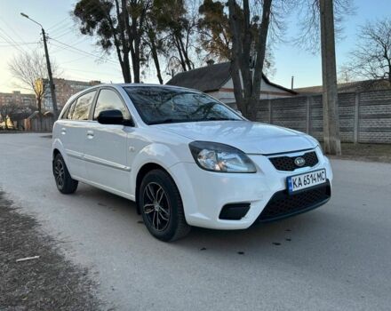 Белый Киа Рио, объемом двигателя 1.4 л и пробегом 152 тыс. км за 4500 $, фото 2 на Automoto.ua