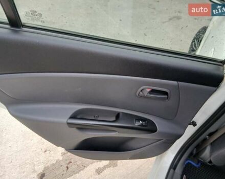 Білий Кіа Ріо, об'ємом двигуна 1.4 л та пробігом 148 тис. км за 4600 $, фото 11 на Automoto.ua