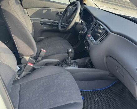 Белый Киа Рио, объемом двигателя 1.4 л и пробегом 150 тыс. км за 4900 $, фото 13 на Automoto.ua