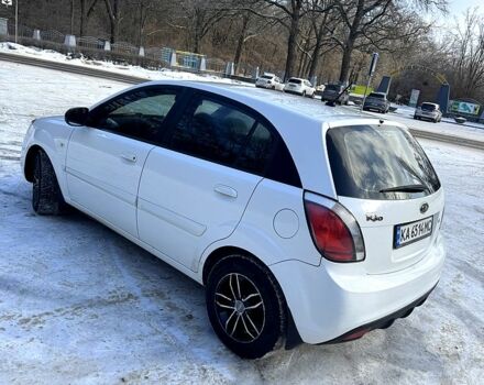 Білий Кіа Ріо, об'ємом двигуна 1.4 л та пробігом 150 тис. км за 4700 $, фото 12 на Automoto.ua
