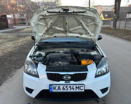 Белый Киа Рио, объемом двигателя 1.4 л и пробегом 152 тыс. км за 4500 $, фото 13 на Automoto.ua