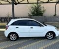 Белый Киа Рио, объемом двигателя 1.4 л и пробегом 240 тыс. км за 3999 $, фото 2 на Automoto.ua