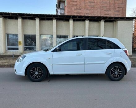 Белый Киа Рио, объемом двигателя 1.4 л и пробегом 152 тыс. км за 4500 $, фото 7 на Automoto.ua