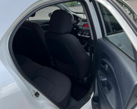 Белый Киа Рио, объемом двигателя 1.1 л и пробегом 212 тыс. км за 5800 $, фото 13 на Automoto.ua